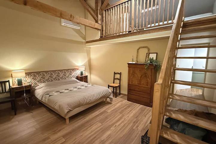 Sheepfold / Provençal farmhouse—perfect for family and friends (sleeps 13), air-conditioned, 200 m² in Bollène, Vaucluse
