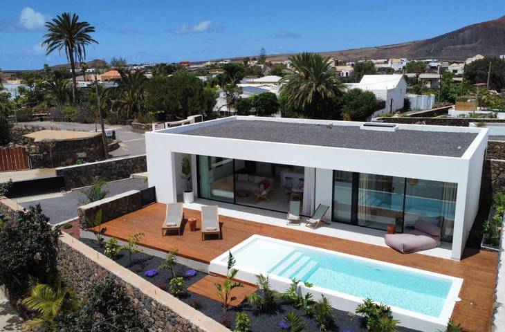 Ferienhaus für 4 Personen, mit Ausblick und Pool sowie Garten, mit Haustier