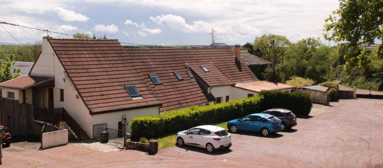 Five-Bedroom House in Le Breuil, Région d'Autun