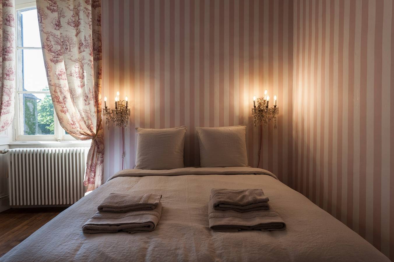 Gästezimmer „Chez Diane – Flore“ mit außergewöhnlichem Gartenblick in Saint-Amand-Montrond