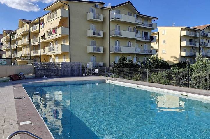 Ferienwohnung für 4 Personen, mit Balkon und Pool in Marina di Caulonia