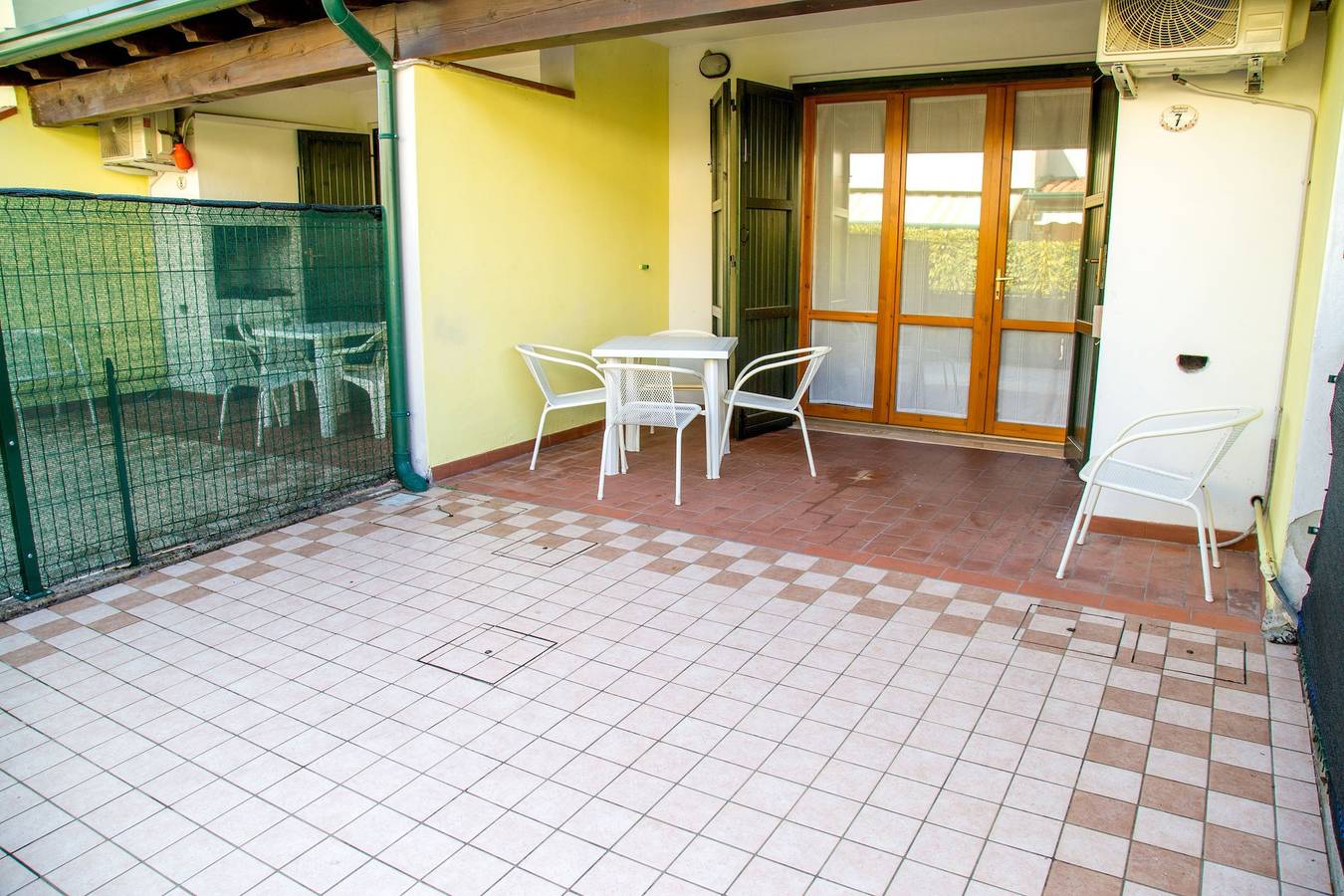 Ganze Wohnung, Familienwohnung mit zwei privaten Innenhöfen in Eraclea Mare, Venedig Provinz