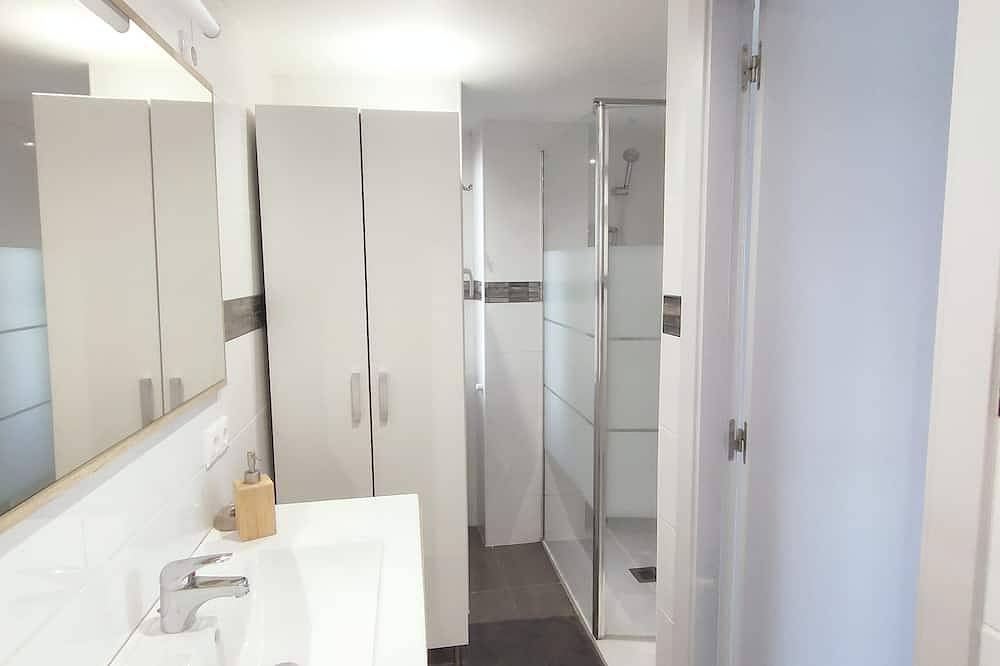 Entire apartment, Playa d'Aro,2 bedrooms, 2 bathrooms, sea view, air conditioning, large terrace, free wifi, private parking in Platja d'Aro, Costa Brava