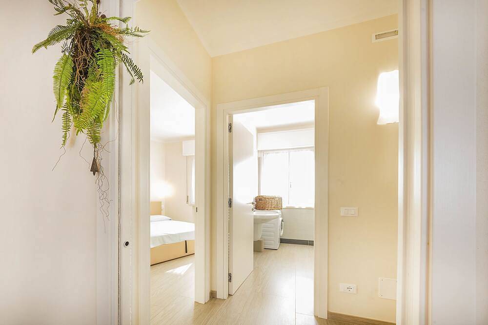 Ganze Wohnung, Dimora Paola - Garda - Centro con parcheggio- ac in Caprino Veronese, Gardasee-Berge