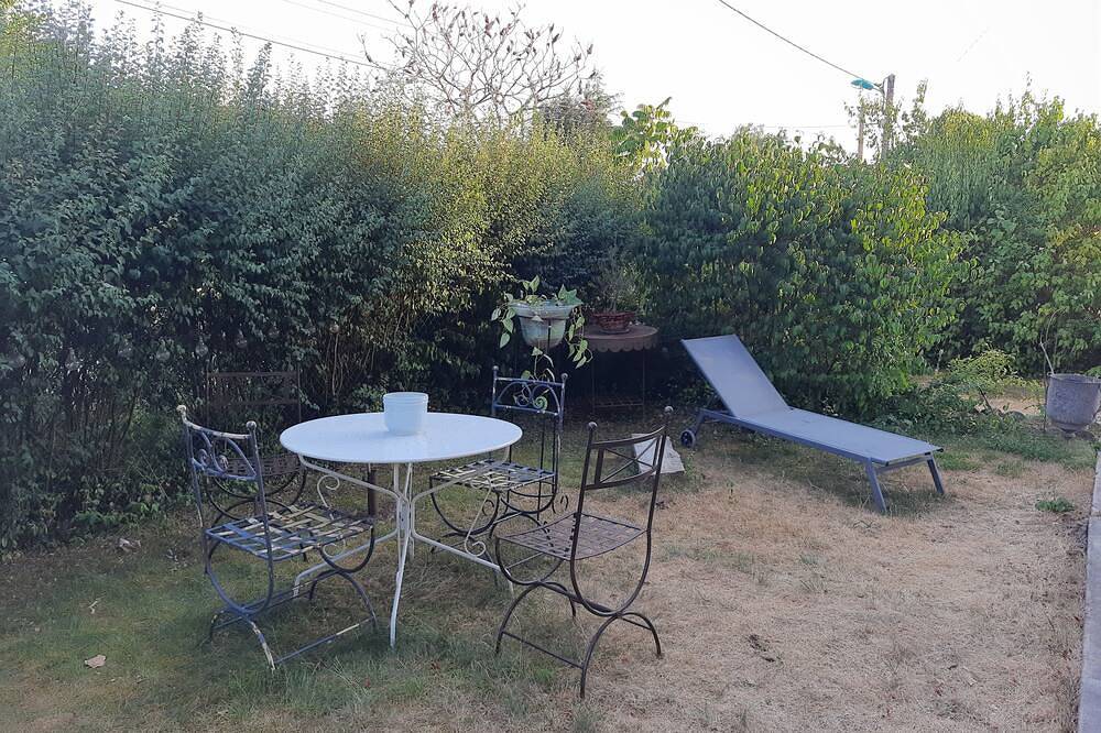 Ganze Wohnung, \"Rosa-Lina\" Apartment in a peaceful villa in the countryside. in Sapois (Jura), Französischer Jura