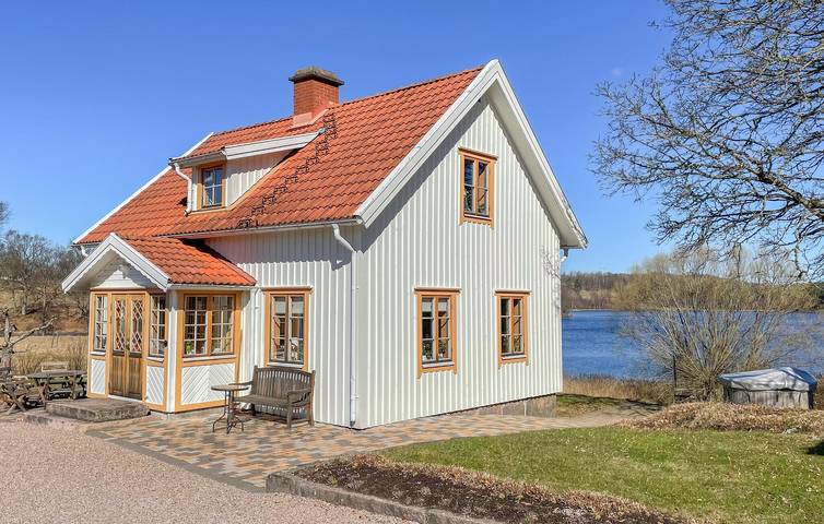 Ferienhaus für 8 Personen, mit Seeblick und Sauna sowie Garten - 1