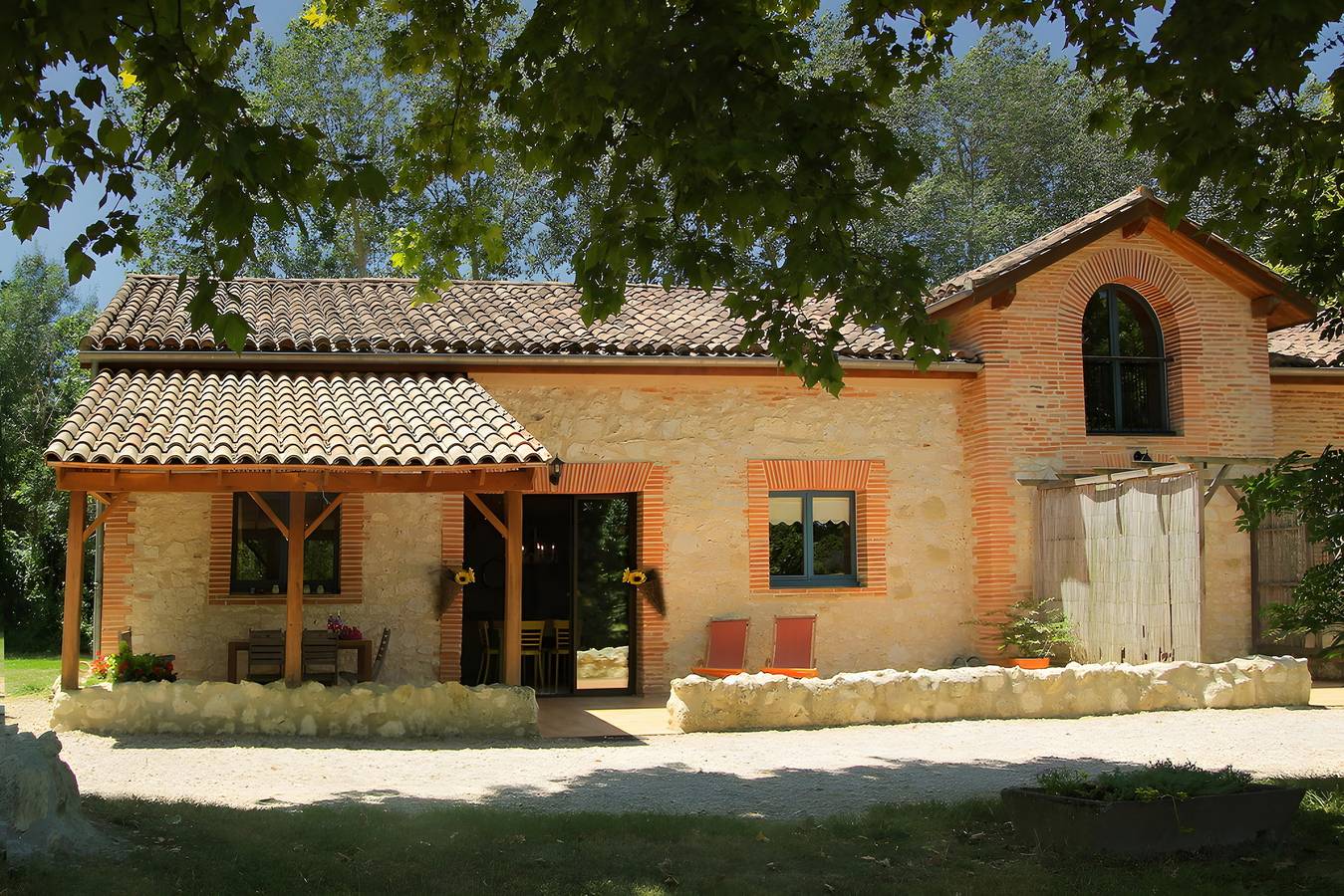 Maison de vacances « Domaine du Roujos - Gîte Ocre » avec piscine partagée, terrasse et Wi-Fi in Beaumont-de-Lomagne, Tarn-et-Garonne