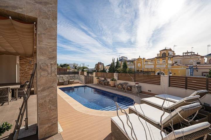 Villa with pool for 12 people, with hot tub in Torrevieja