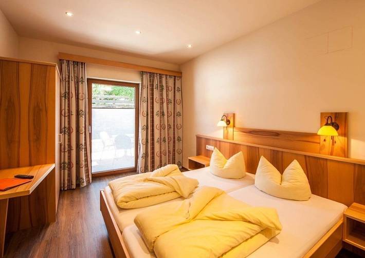 Ferienwohnung für 4 Personen, mit Whirlpool und Terrasse sowie Sauna und Ausblick in Ehrwald