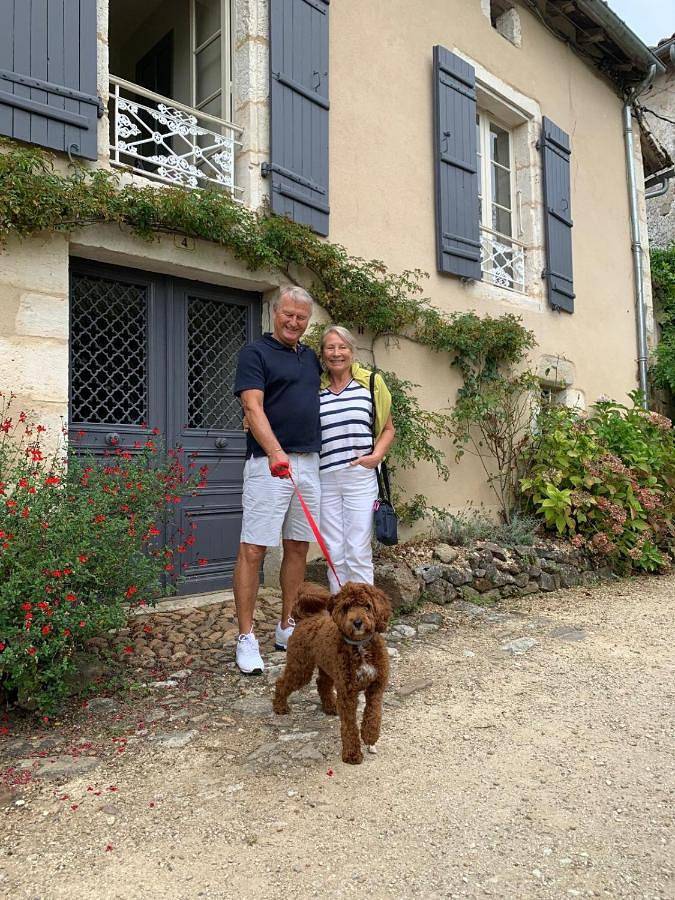 Location de vacances pour 6 personnes, avec piscine ainsi que jardin et vue à Saint-Saud-Lacoussière - 2