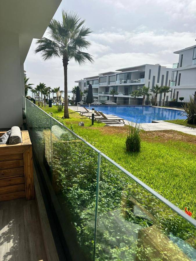Appartement de vacances pour 6 personnes, avec piscine et jardin ainsi que terrasse et vue