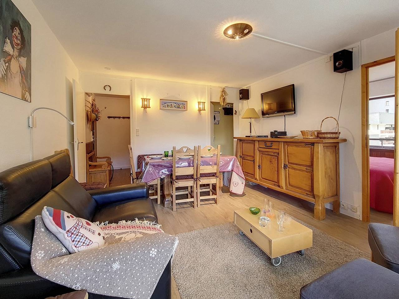 Entire apartment, Spacious Ski-In/Ski-Out Apartment · Balcony · Sleeps 6 in Les Menuires, Saint-Martin-de-Belleville