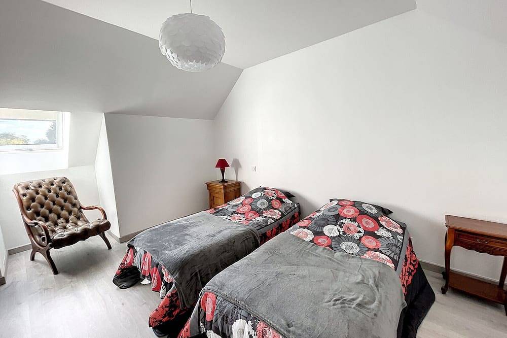 Haus in der Nähe von Aussichtspunkt, Strand und Wanderwegen! 7 Schlafplätze, 3 Schlafzimmer, Wlan in Carolles, Côte de la Déroute