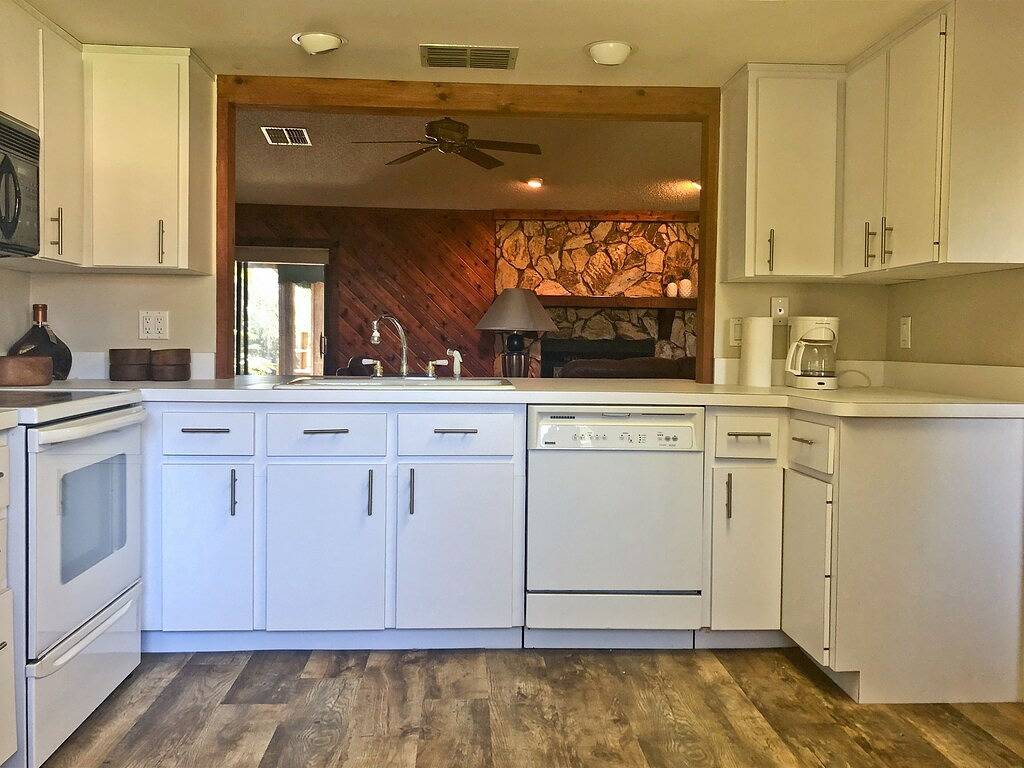 Mehrstöckiges Deck / Dock mit Blick auf den malerischen Withlacoochee River in Inglis, Levy County