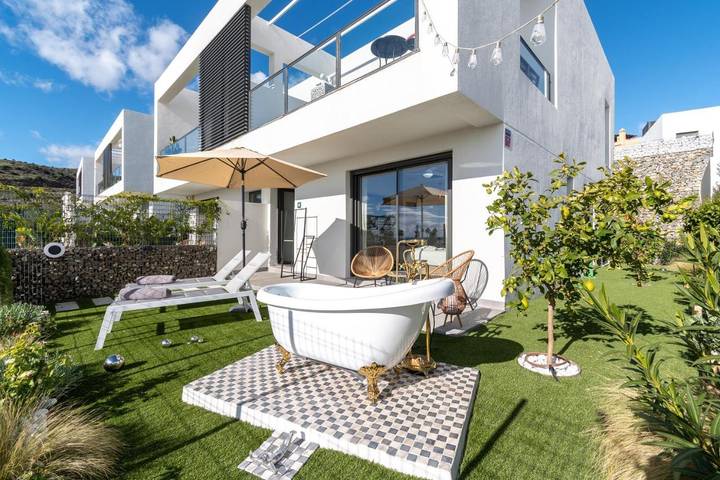 Villa pour 6 personnes, avec jardin et balcon ainsi que vue et piscine à Madrid