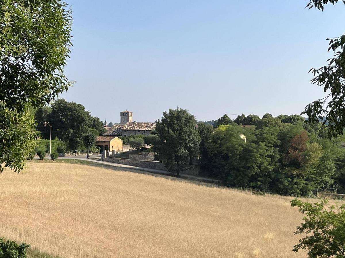 Il borgo fra i laghi in Monzambano, Provincia di Mantova