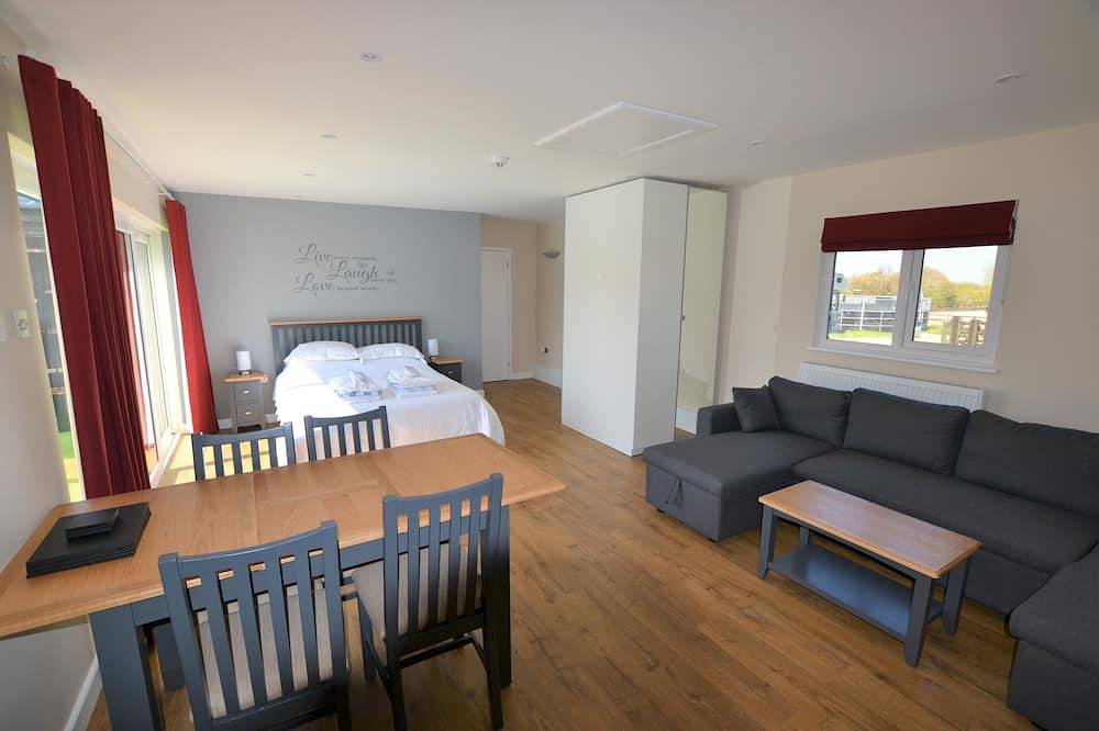 Chalet-Apartamento-Baño privado externo-Vista a la Piscina-The Pool House in Chinnor, Chiltern Hills