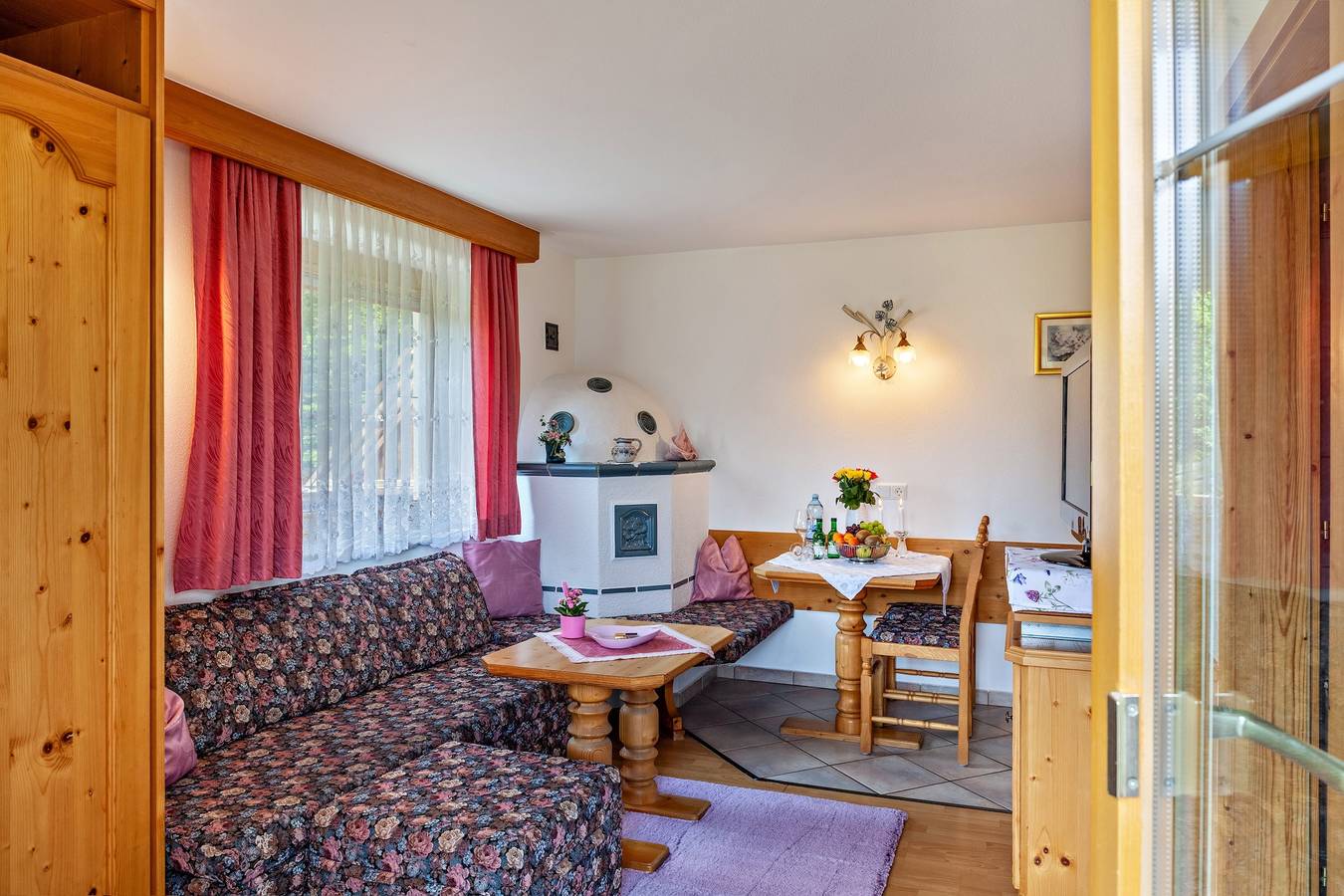 Ganze Wohnung, Ferienwohnung "Enzian 1" mit Bergblick, privater Terrasse und Wlan in Leutasch, Innsbruck Land