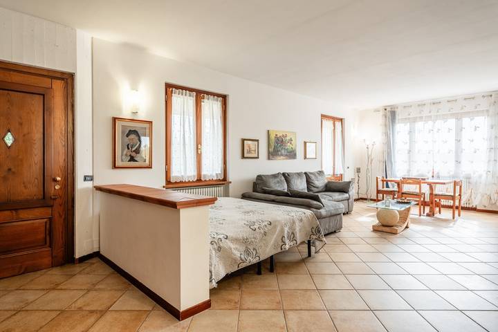 Entire apartment, Apartment 'La Casa Nel Verde' with Private Terrace, Wi-Fi and Air Conditioning in Altopascio, Lucca Province