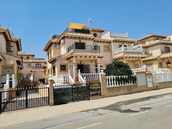 Casa vacanza per 4 persone, con Balcone e Idromassaggio nonché Terrazza e Giardino a La Zenia