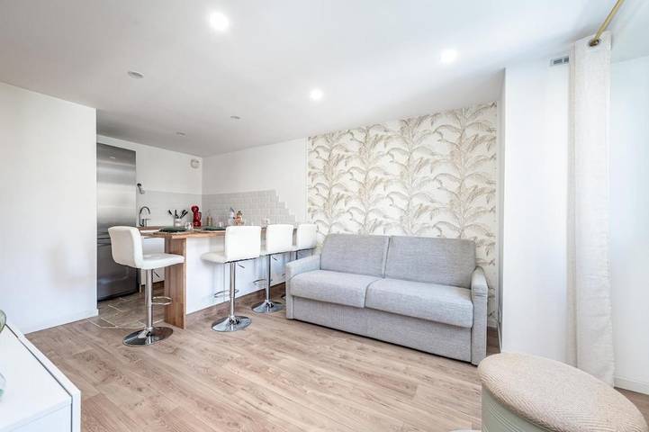 Gîte pour 3 personnes, avec Piscine dans Office De Tourisme Cannes La Bocca