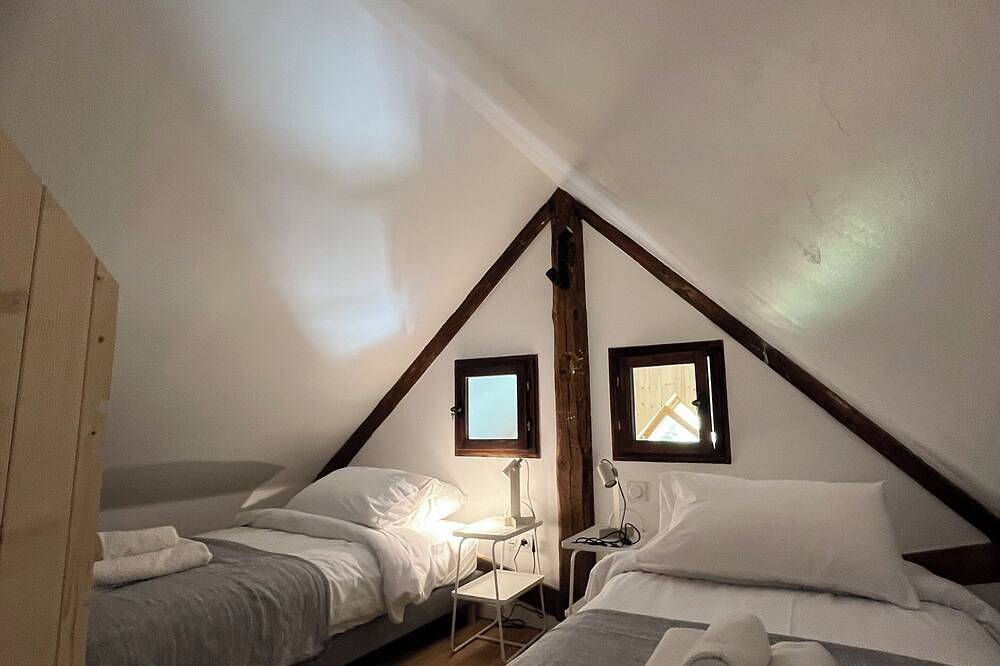 Entire apartment, Mountain Gite Jasper for 7+ in Allemond, Écrins National Park