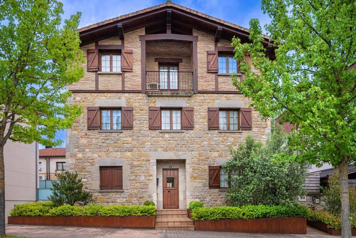 Gîte pour 4 personnes, avec terrasse à Huarte