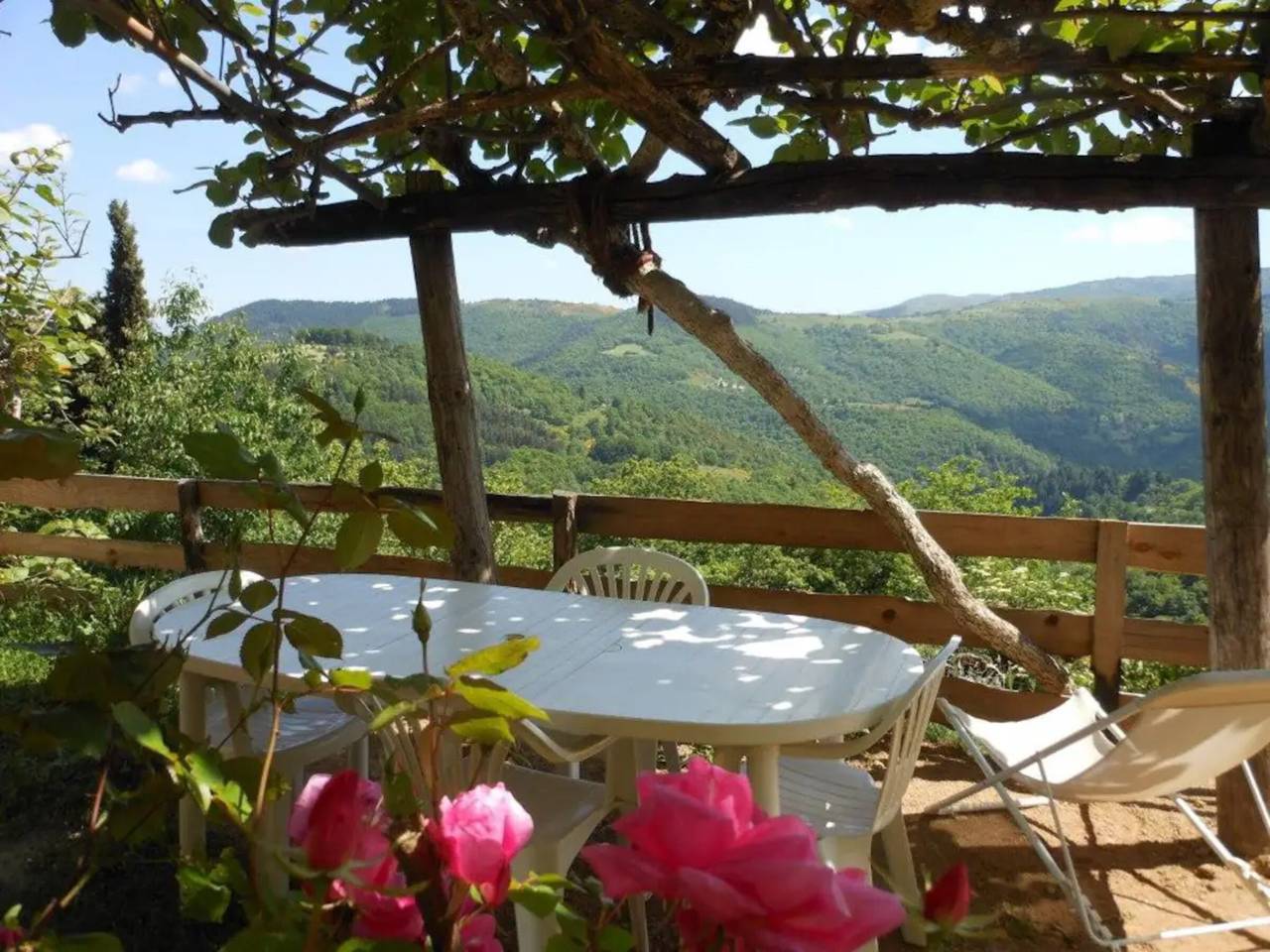 Casa de vacaciones "Gîte De Chapelèche Châtaigniers 7 P" con terraza privada y Wi-Fi in Gluiras, Parc naturel régional des Monts d'Ardèche