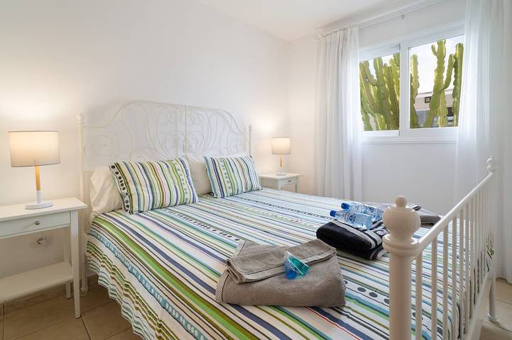 B1, in a small complex with communal pool 100m from the sea in Charco del Palo, Haría
