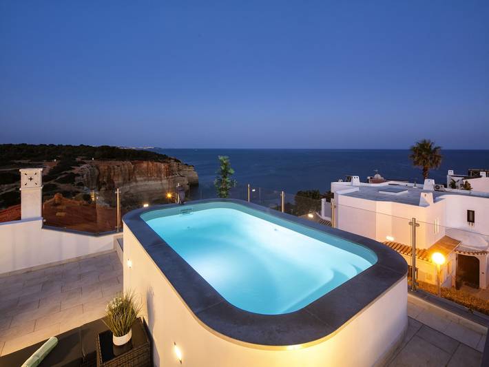 Casa de férias para 4 pessoas, com Varanda e Terraço e ainda Jardim and Piscina em Benagil