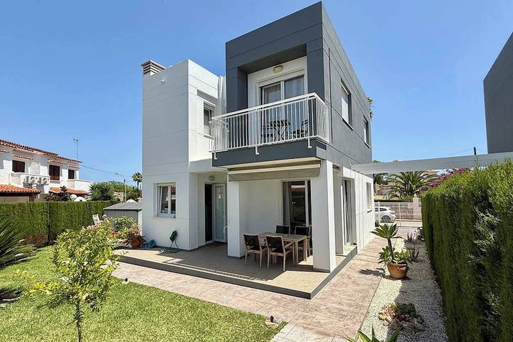 Chalet para 6 personas, con balcón además de jardín y piscina - 1