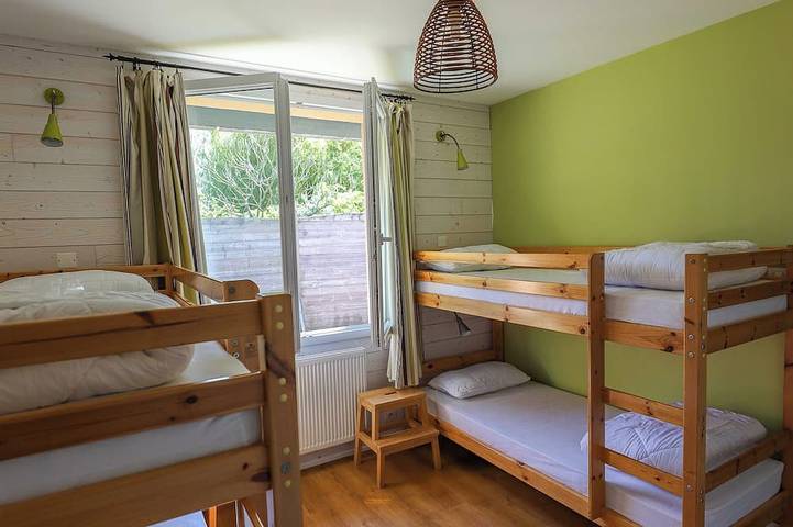 Gîte familial 6/8 personnes à 100m de la mer/Gr34 avec piscine in Guissény, Région de Brest