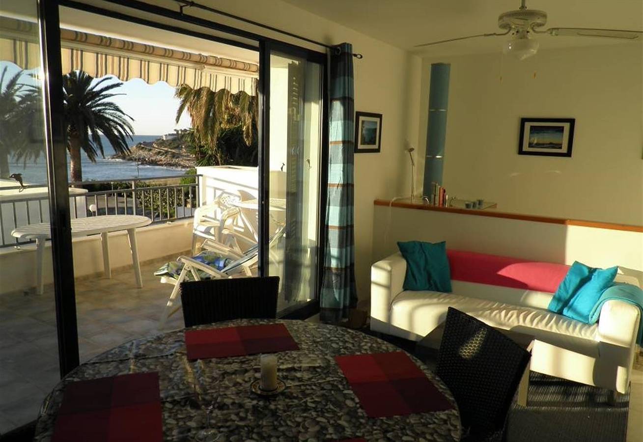 House, sea view, terrace, pool, air-con in Peñiscola, Costa del Azahar