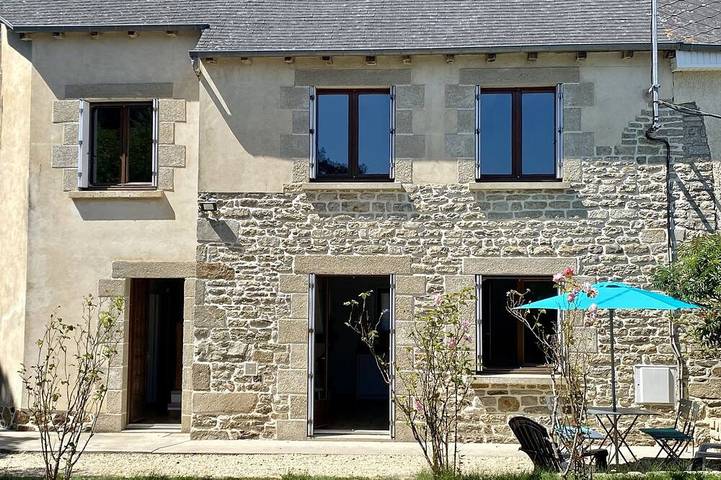Gîte pour 6 personnes, avec jardin à Caulnes