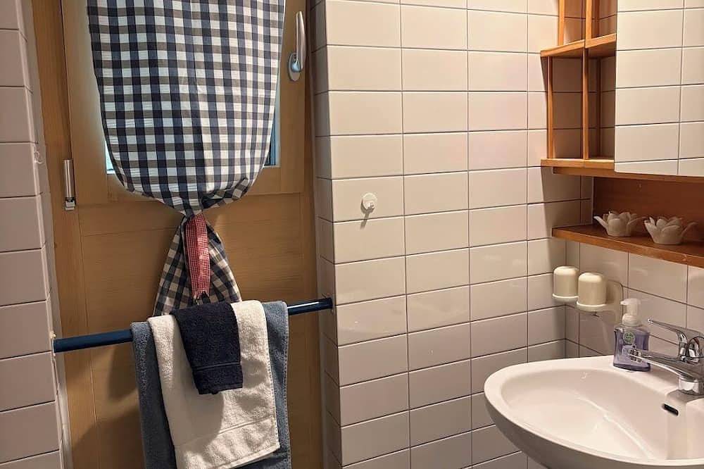 New Bed&Breakfast in Küsnacht! Quiet, green & cozy - 20min to the city centre in Küsnacht, Kanton Zürich