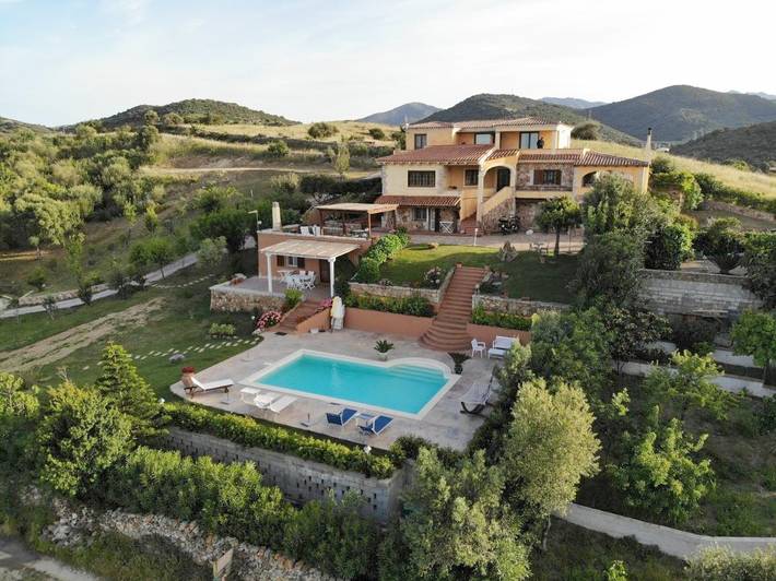 Maison d’hôte pour 2 personnes, avec Balcon et Terrasse ainsi que Jardin et Piscine à San Teodoro