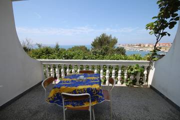 Ferienwohnung für 3 Personen, mit Balkon/Terrasse auf Pag
