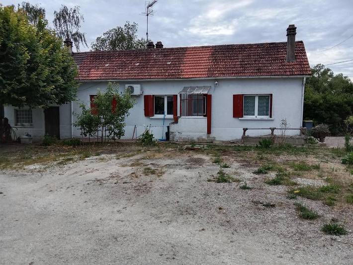 Gîte pour 6 personnes, avec terrasse, animaux acceptés à Saint-Christophe-en-Bazelle