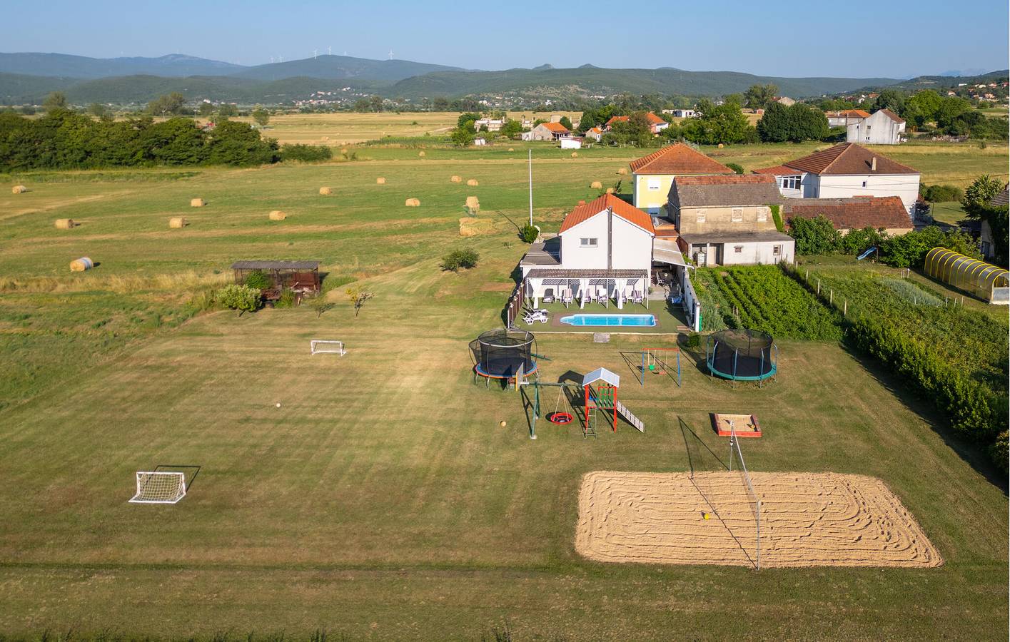 Charmante Ferienwohnung mit Pool und Terrasse in der Nähe des Flusses Cetina in Dalmatinisches Zagora