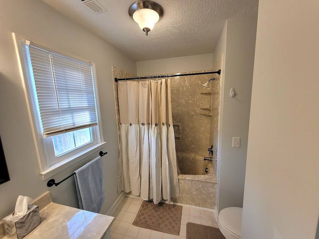 Moo Manor, 10 Mins from downtown Mayberry in Surry County