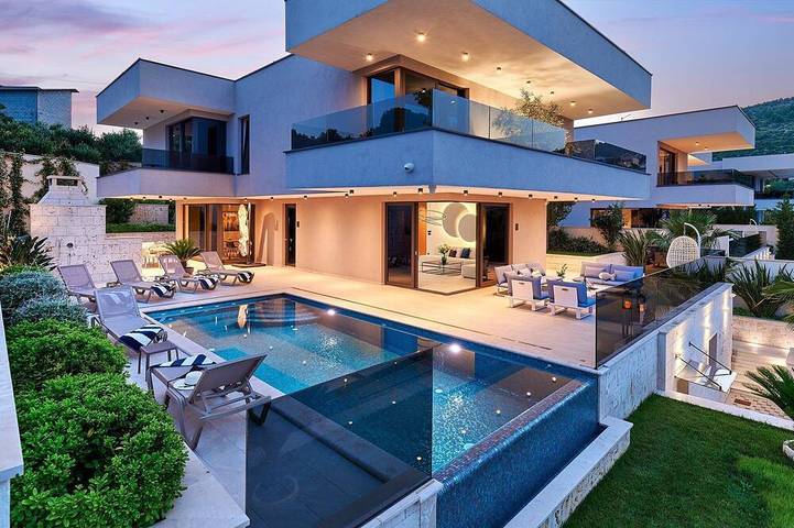 Villa pour 8 personnes, avec jardin ainsi que sauna et balcon à Marina