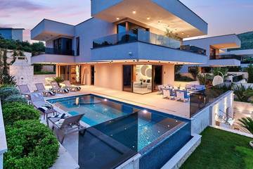 Villa für 8 Personen, mit Sauna und Balkon sowie Garten in Marina