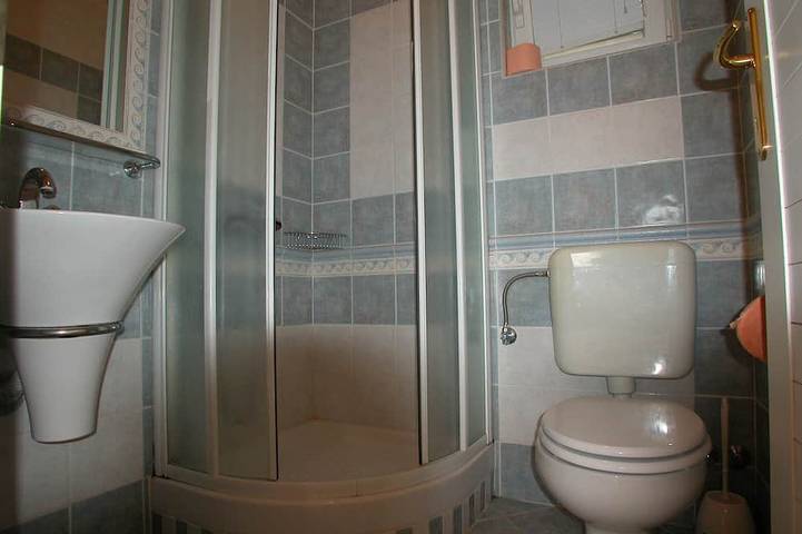 Ganze Wohnung, Apartment a 45sqm, unobstructed sea view, about 150m to the sea in Jablanac, Kvarner Festland