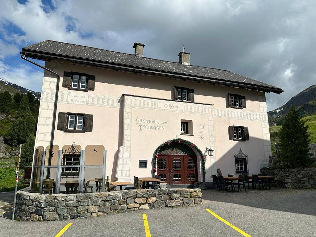 Double Room with Shared Bathroom in Flüelapass, Davos