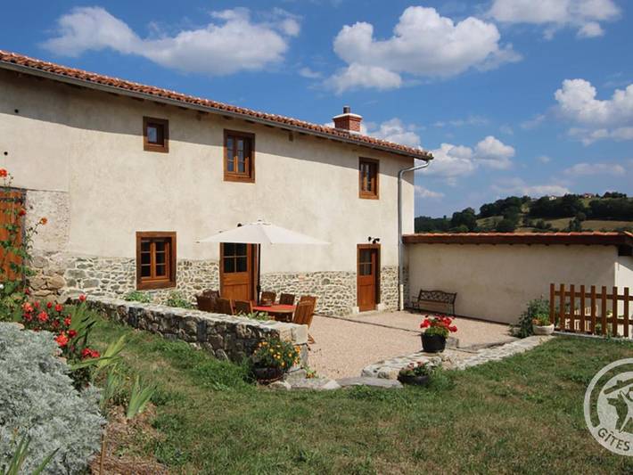 Gîte pour 6 personnes, avec terrasse et jardin, animaux acceptés à Virigneux