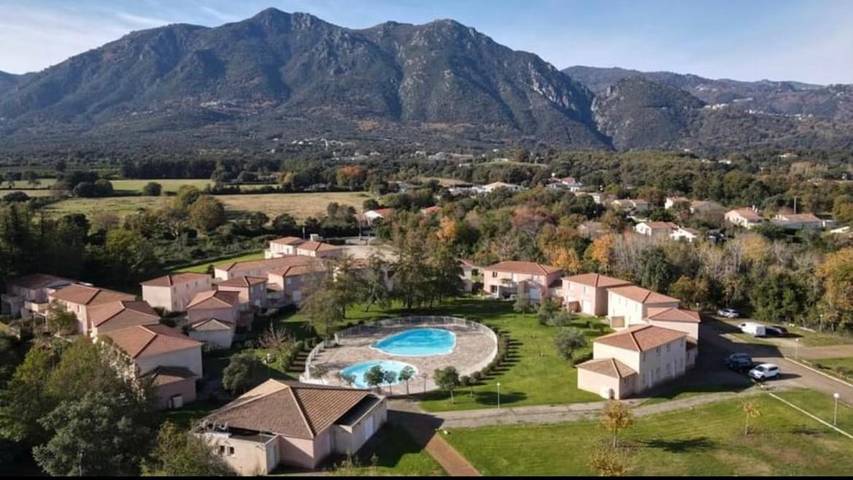 Gîte pour 2 personnes, avec bassin pour enfant ainsi que piscine et jardin dans Plage Venga Di L Oru Santa Maria Poggio - 4