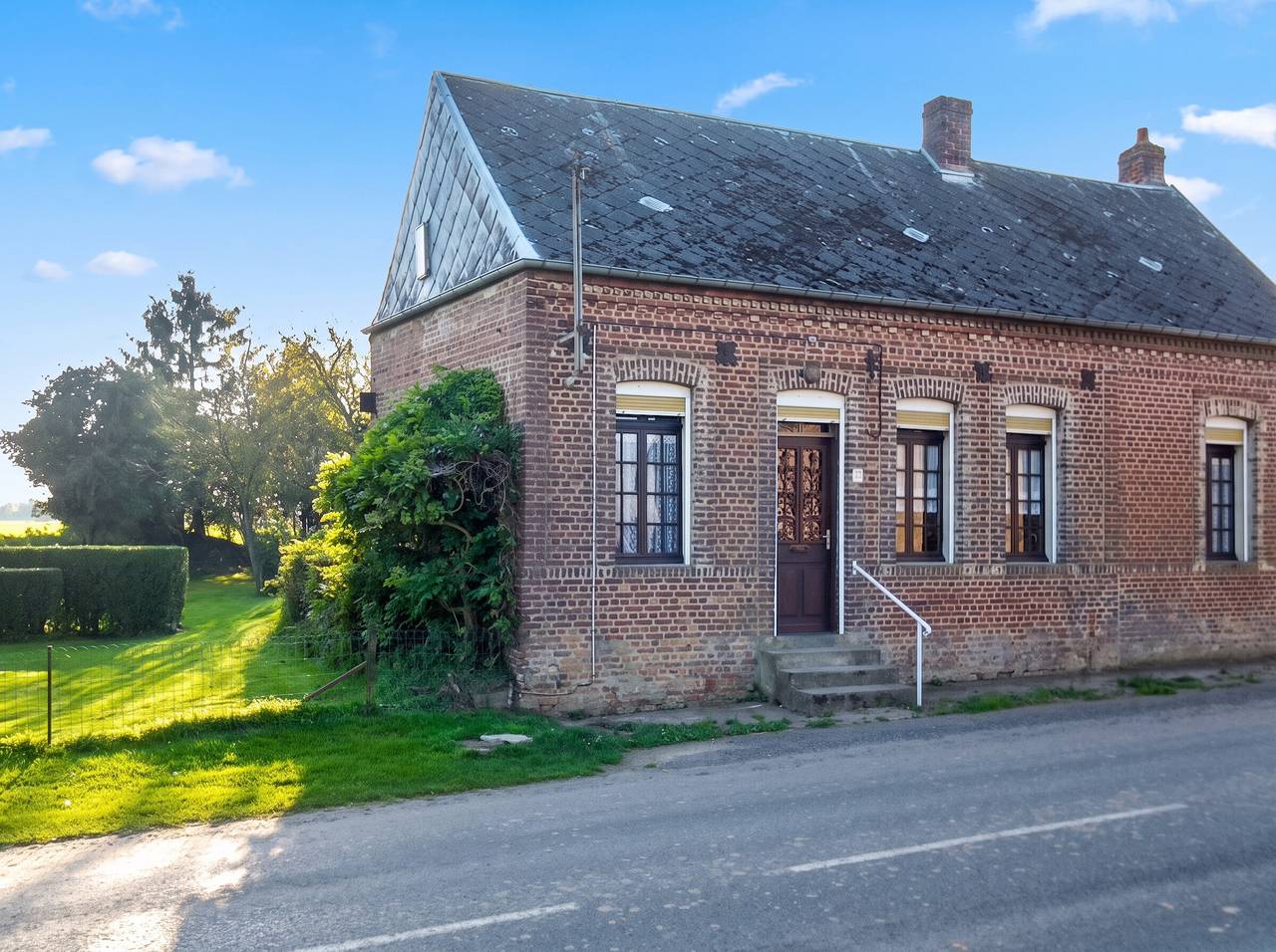 Maison de charme à Mailly-Maillet avec jardin clôturé et cheminée in Mailly-Maillet, Région d'Amiens
