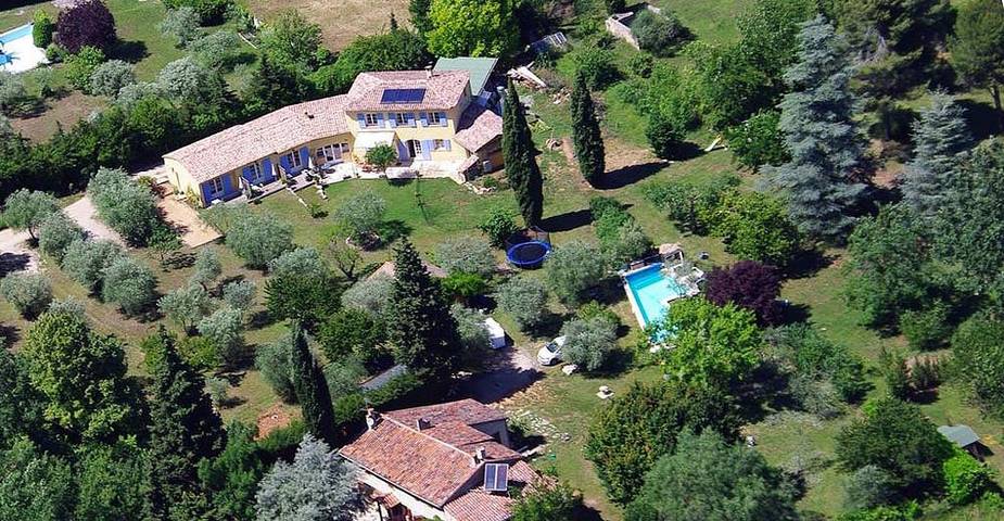 Chambre d’hôte pour 3 personnes, avec terrasse et piscine