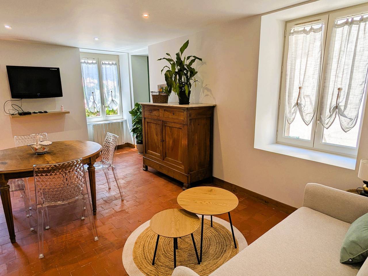 Renovated village house - 4 guests in Saint-Sauveur-en-Puisaye, Auxerre region