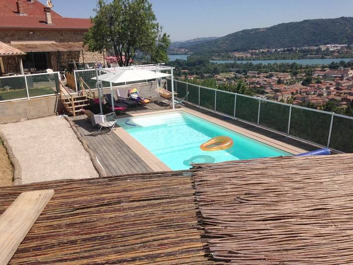 Gîte pour 5 personnes, avec jardin et bassin pour enfant ainsi que jacuzzi et piscine dans Sarras